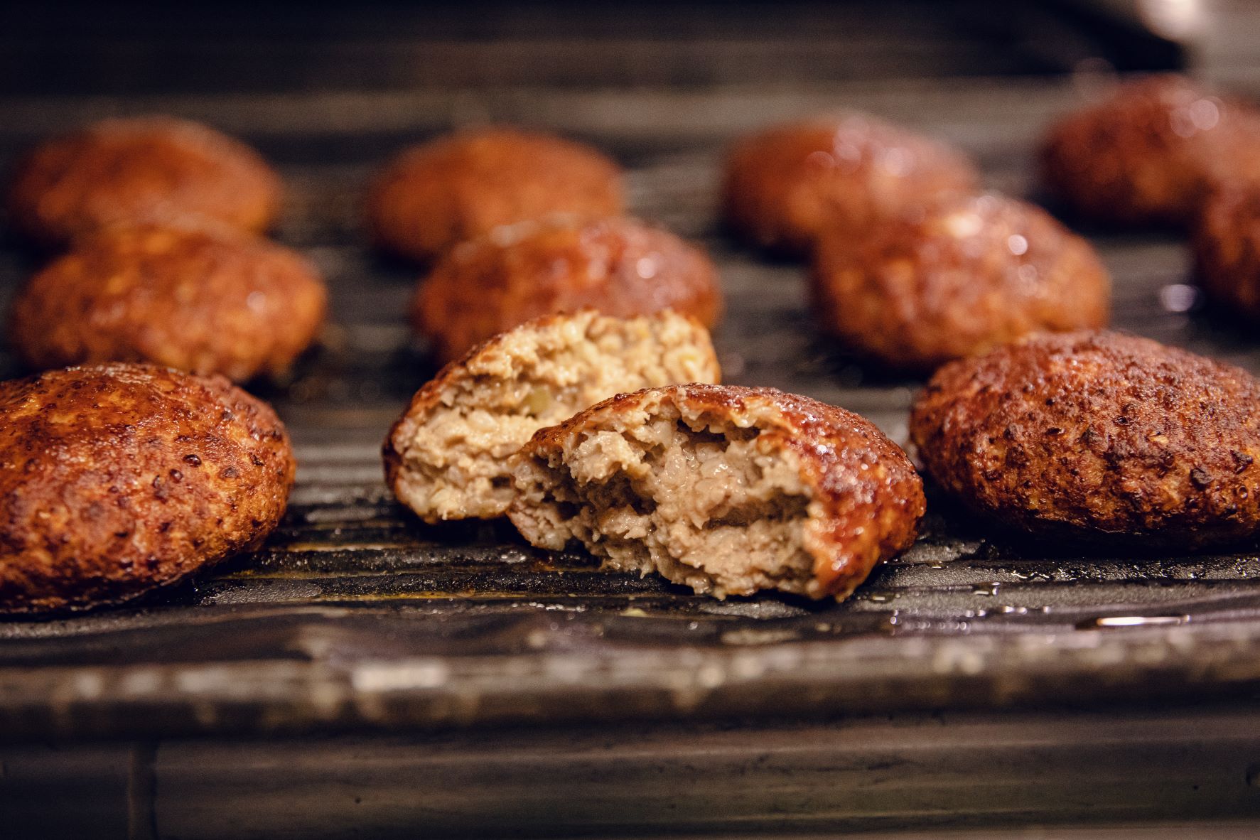 マンマ煮込みハンバーグ〈1個入り 固形量110g〉_商品紹介2