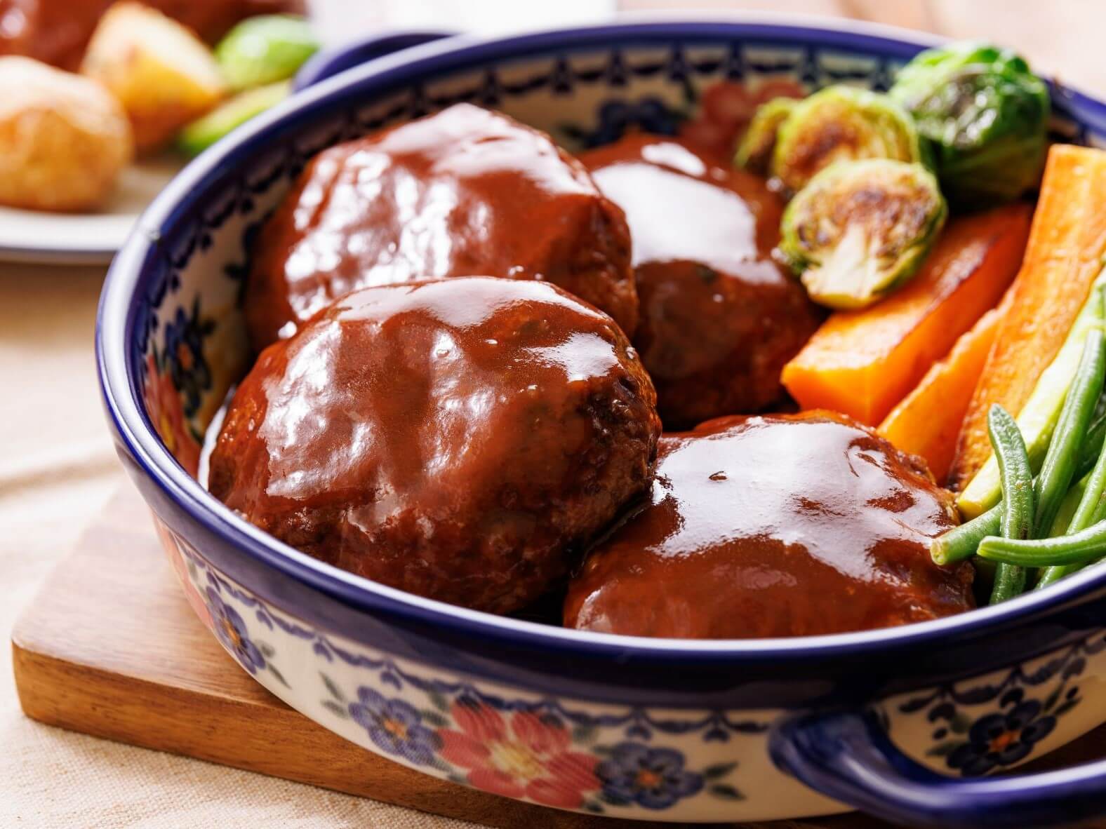 マンマプレーンハンバーグ〈1個入り 固形量110g＋ソース28g〉_商品紹介1