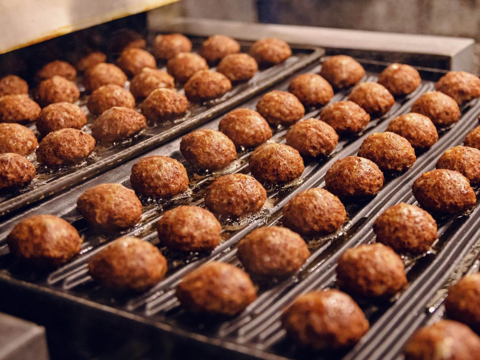 マンマミニハンバーグ〈2個入り 84g+ソース14g×2〉_商品紹介3