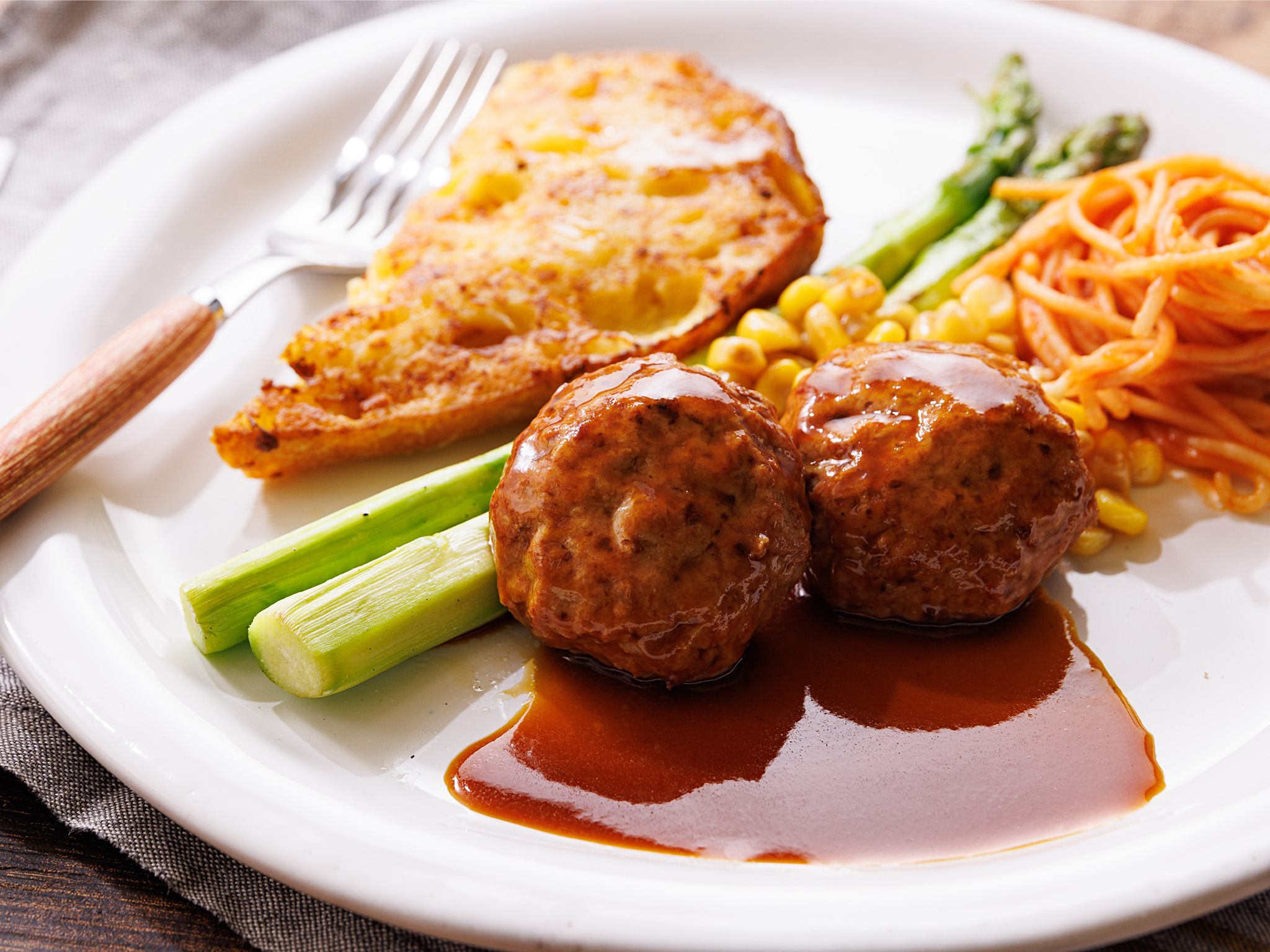 国産豚と黒毛和牛のミニハンバーグ６個入N_商品紹介1