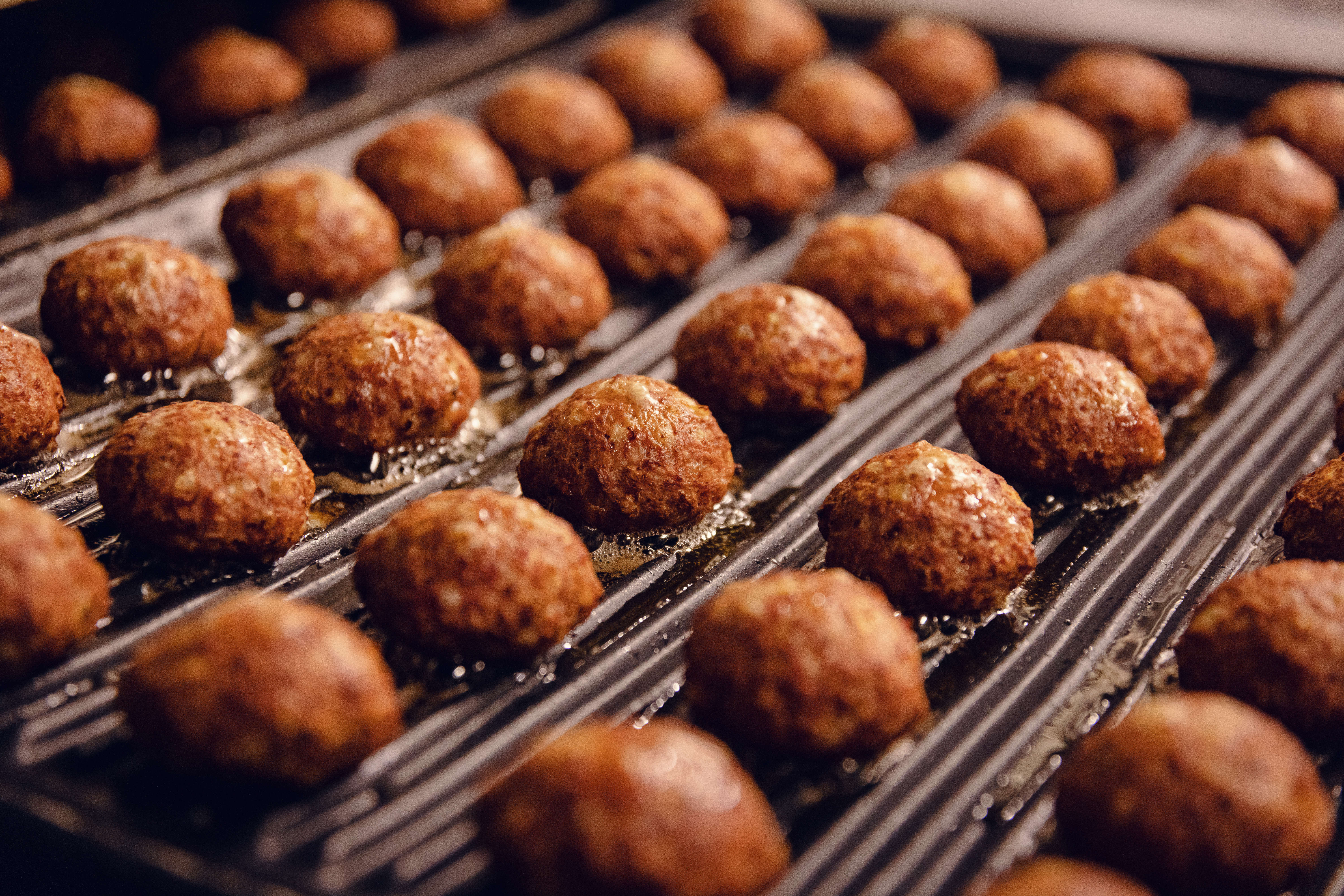 国産豚と黒毛和牛のミニハンバーグ６個入N_商品紹介2