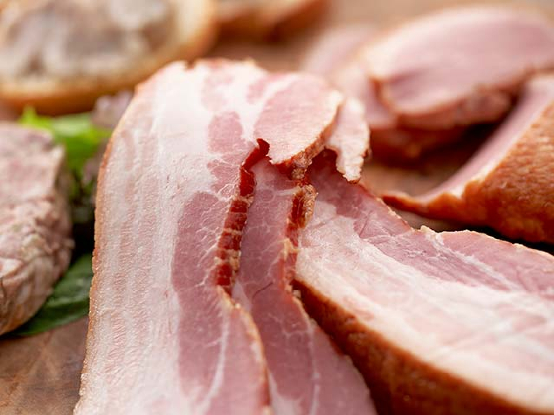 【冷凍】田園ベーコン〈1本 300g〉_商品紹介2