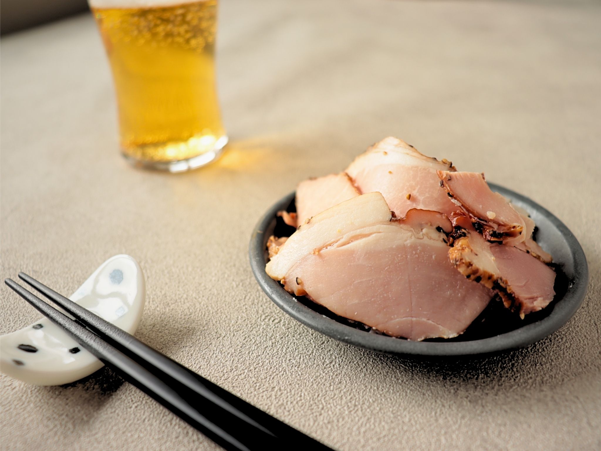 おつまみペッパーポーク〈50g〉_商品紹介1