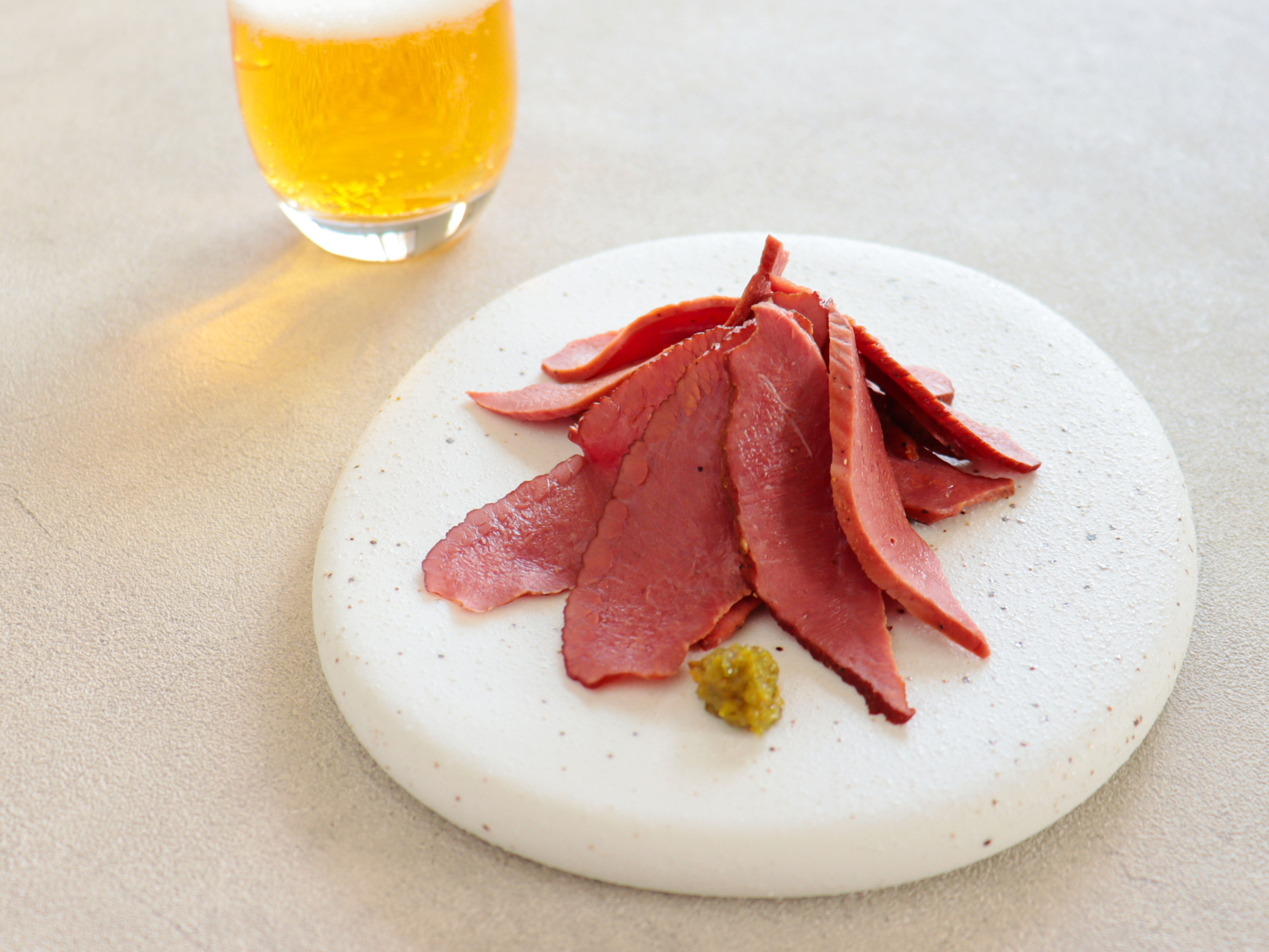 おつまみ牛タンスモーク柚子胡椒付き〈51.5g（固形量50g＋柚子胡椒1.5g）〉_商品紹介1