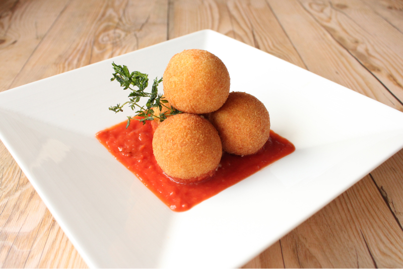 ポークリエットのクロケット トマトソース